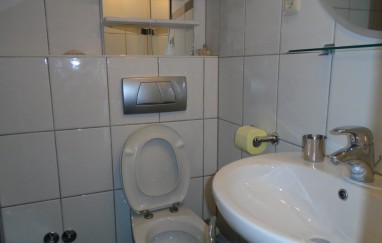 House in Tisno with Five Apartments TP42