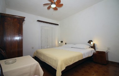 House in the center of Tisno TP73