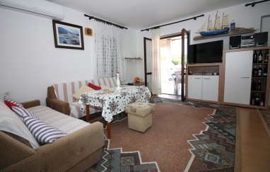 House in Tisno - 5 Minutes Walk From the Festival Site  TP131