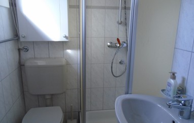 House in Tisno with Five Apartments TP42