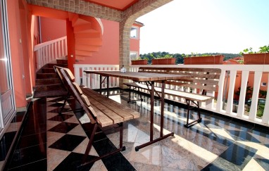 Villa in Tisno with Pool (16+8) TP211