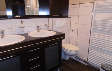 House in Tisno with Five Apartments TP42