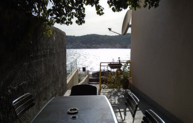 SeafronT House in Tisno TP68