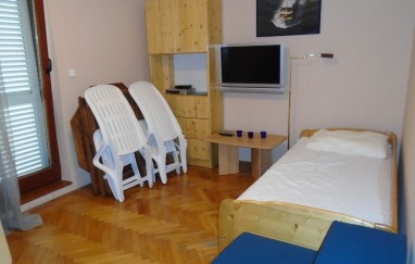 House in Tisno with Five Apartments TP42