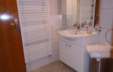 House in Tisno with Five Apartments TP42