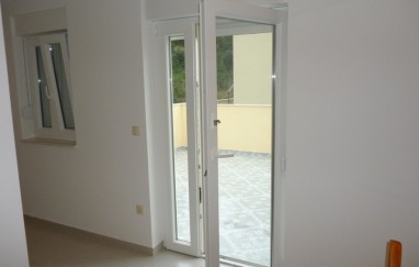 Tisno House TP64