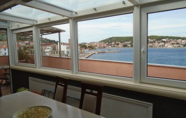 House in Tisno with Five Apartments TP42