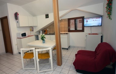 House in Tisno Near the Festival Site TP164
