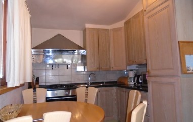House in Tisno with Five Apartments TP42