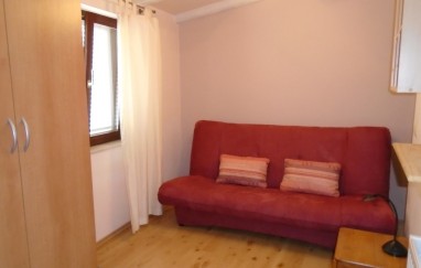 House in Tisno with Five Apartments TP42