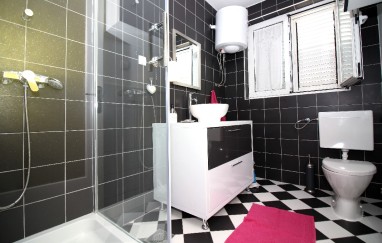 House with Outdoor Pool in Tisno TP45