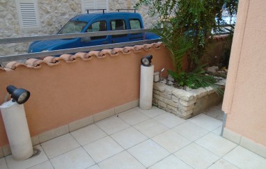 House in Tisno with Five Apartments TP42