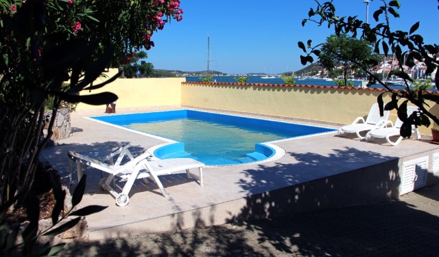Apartment with Outdoor Pool in Tisno (6+0) TP45A