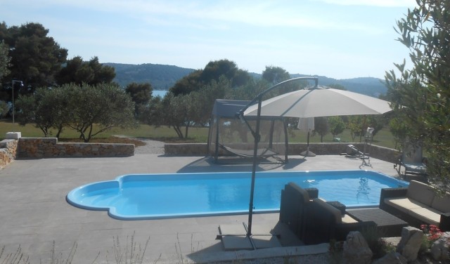  House with Outdoor Pool in Tisno (5+2)  TP34A