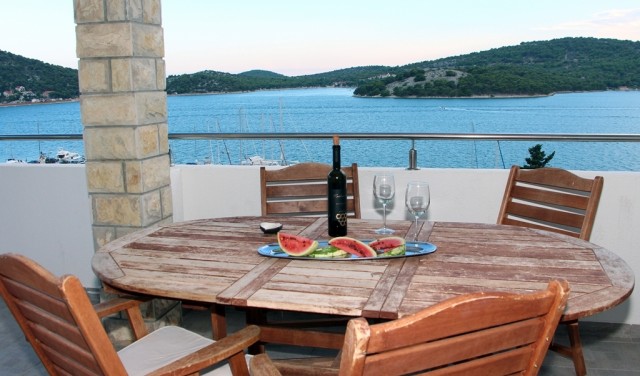 Apartment Tisno with Amazing Seaview (4+2) TP159B