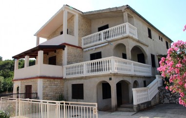 Holiday House Near the Festival in Tisno TP011
