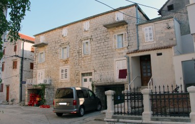 House in the center of Tisno TP73